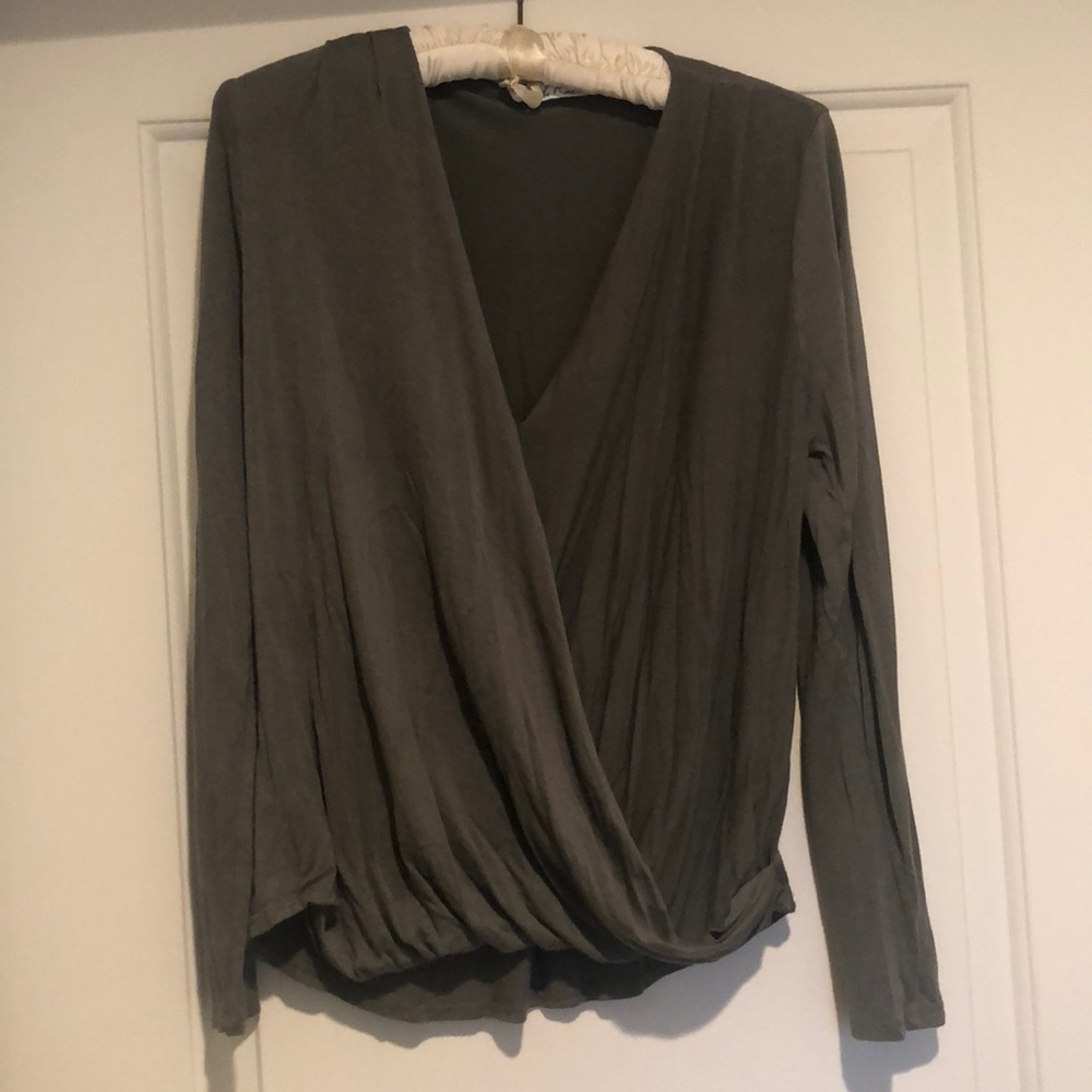 Green On The Road twist front top